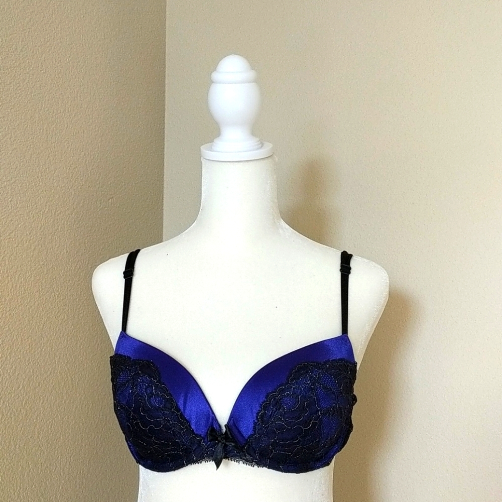 Victoria secret - very sexy lined demi bra - DONATED